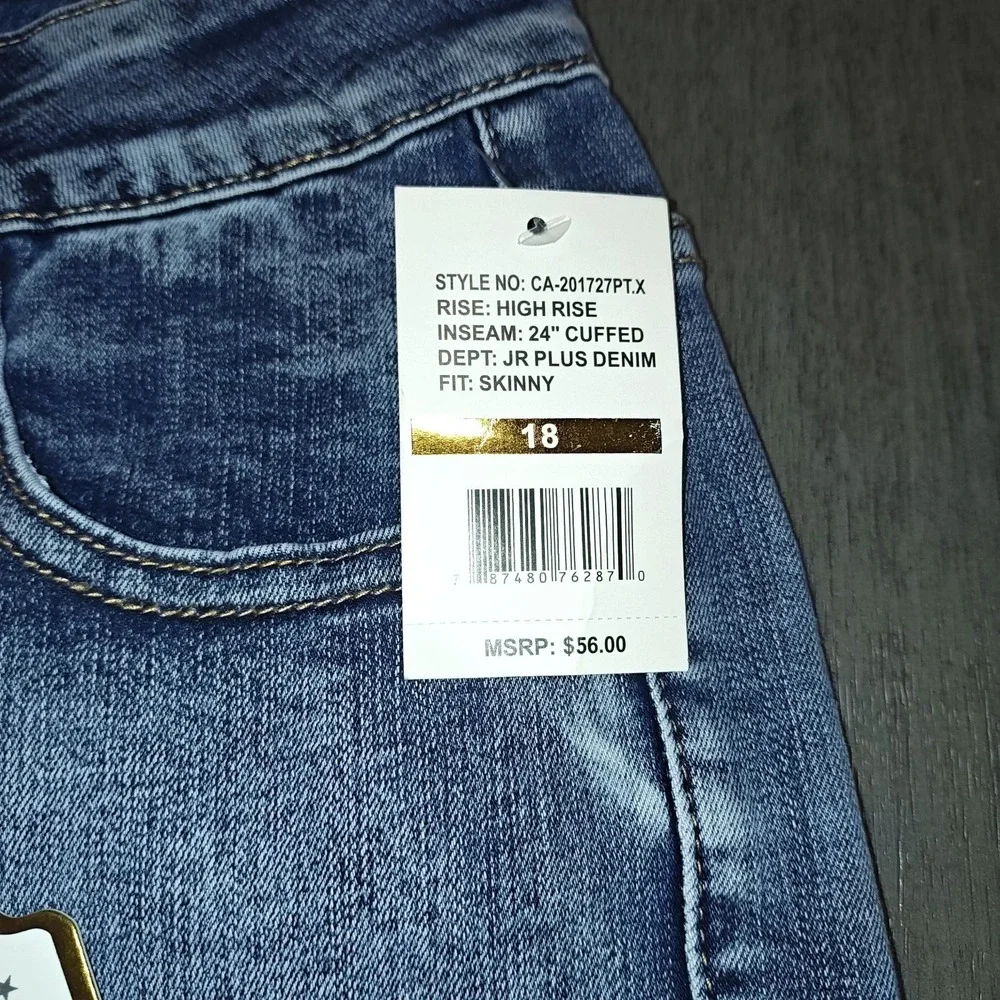 Celebrity Ace Woman's light wash skinny jeans,Size 18